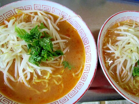 もやしと青ジソ入り味噌ラーメン